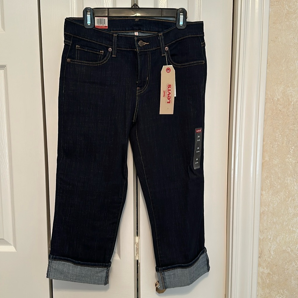 New with tags Levi’s Capri midrise jeans